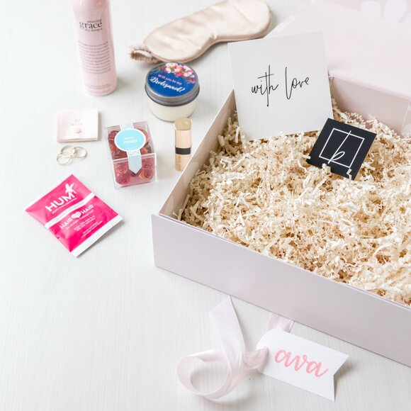 PINK AND IVORY FLORAL GIFT BOX! - Picture 4 of 5